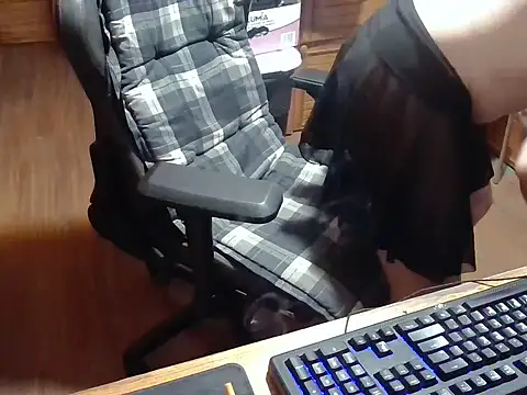 Snapshot of pinnklinkk chatting on 11-17-25, 11:53 pinnklinkk online show from 11-17-25, 11:53