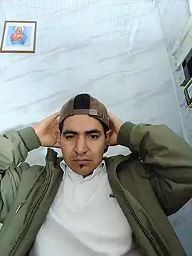 Snapshot of latino17 chatting on 11-18-25, 06:50 latino17 online show from 11-18-25, 06:50