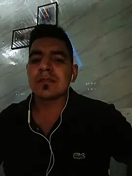 Snapshot of latino17 chatting on 02-22-26, 06:05 latino17 online show from 02-22-26, 06:05