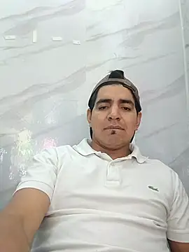 Snapshot of latino17 chatting on 11-29-25, 06:02 latino17 online show from 11-29-25, 06:02