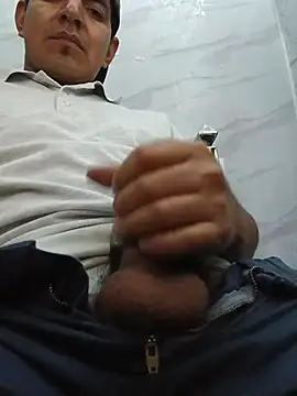 Snapshot of latino17 chatting on 11-28-25, 06:24 latino17 online show from 11-28-25, 06:24