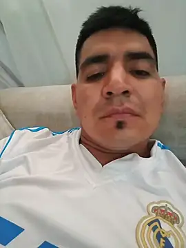 Snapshot of latino17 chatting on 02-24-26, 11:27 latino17 online show from 02-24-26, 11:27