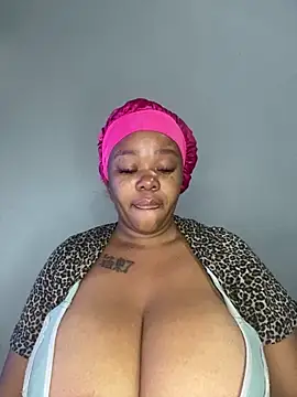 Snapshot of Mandy-101 chatting on 10-28-25, 05:08 Mandy-101 online show from 10-28-25, 05:08