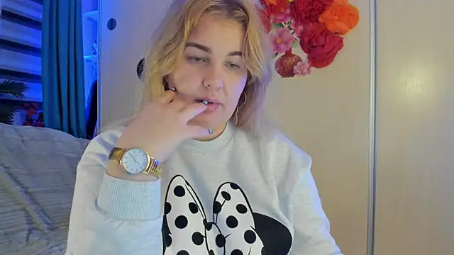 CoraSwon online show from 10-28-25, 09:25