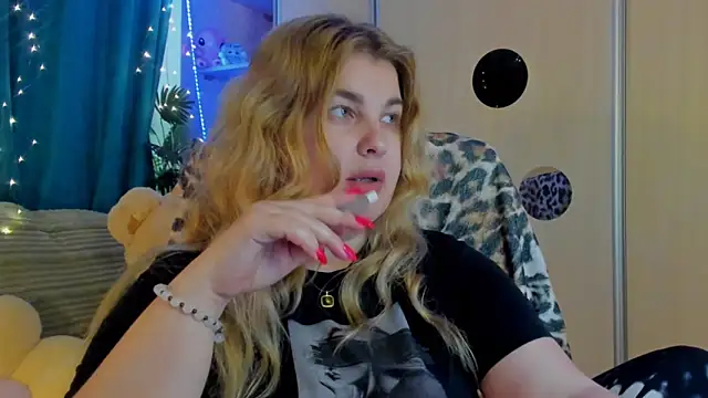 CoraSwon online show from 03-24-26, 06:46