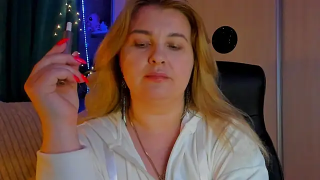 CoraSwon online show from 03-21-26, 04:44