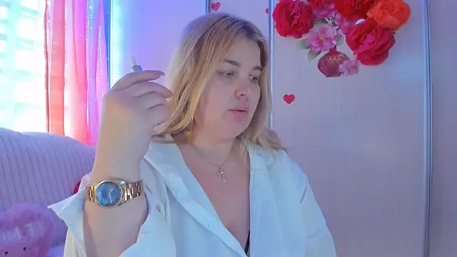 Snapshot of CoraSwon chatting on 03-18-25, 11:55 CoraSwon online show from 03-18-25, 11:55