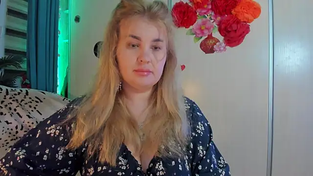 CoraSwon online show from 10-25-25, 09:15