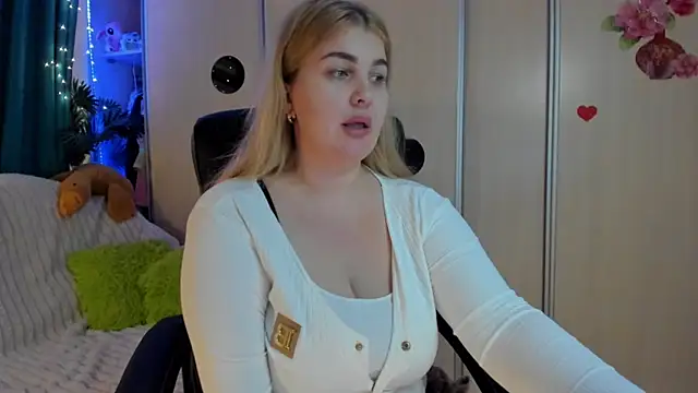 CoraSwon online show from 02-28-26, 03:22