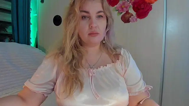 CoraSwon online show from 10-23-25, 10:30