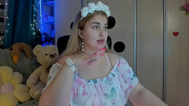 CoraSwon online show from 03-01-26, 04:51