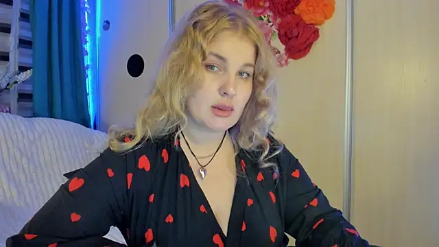 Snapshot of CoraSwon chatting on 10-10-25, 06:42 CoraSwon online show from 10-10-25, 06:42