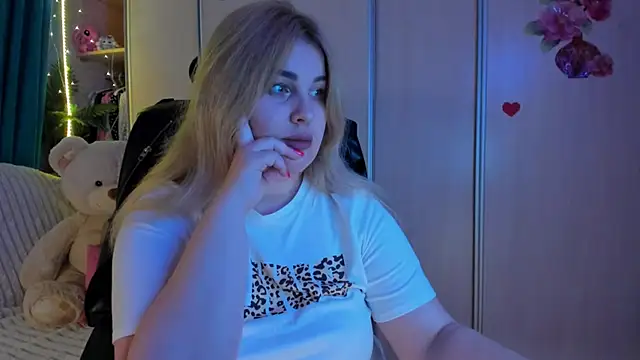 CoraSwon online show from 03-05-26, 05:20