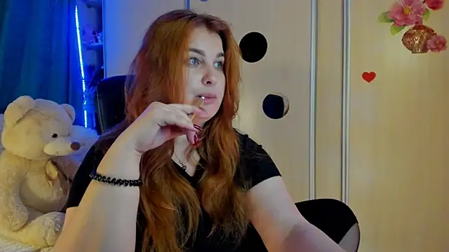 CoraSwon online show from 05-14-26, 05:54