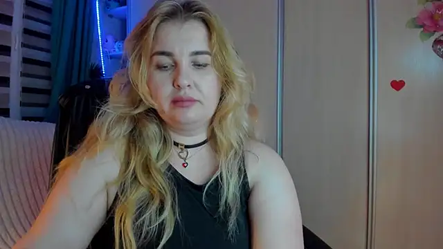 CoraSwon online show from 03-29-26, 04:41