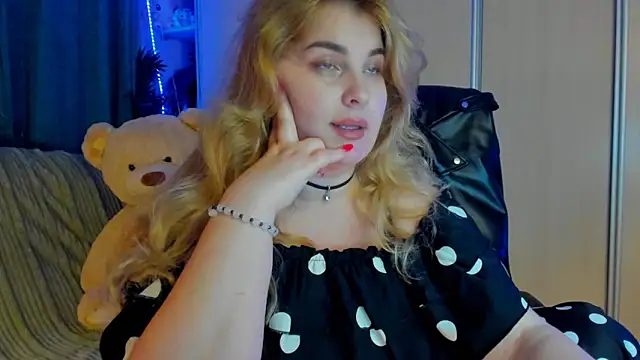 CoraSwon online show from 03-28-26, 06:31