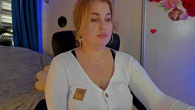 CoraSwon online show from 12-04-25, 12:48