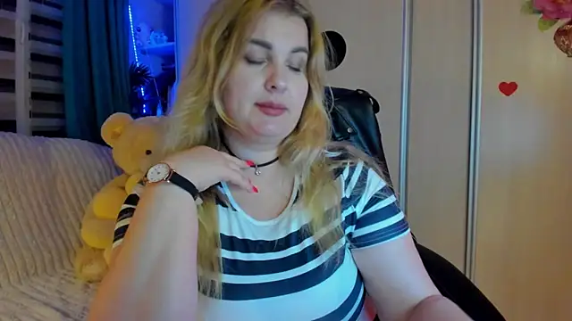 CoraSwon online show from 03-27-26, 07:26