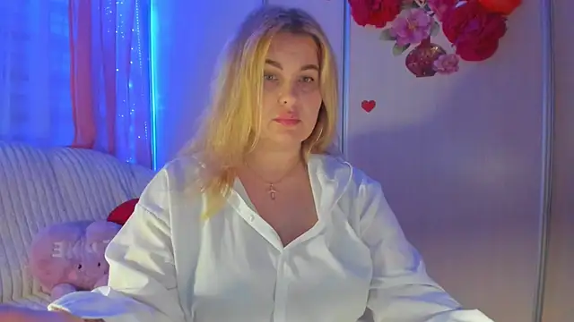 Snapshot of CoraSwon chatting on 03-15-25, 07:05 CoraSwon online show from 03-15-25, 07:05