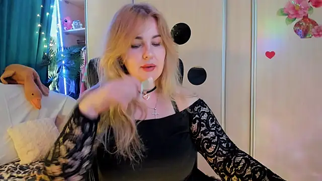 CoraSwon online show from 02-23-26, 06:58