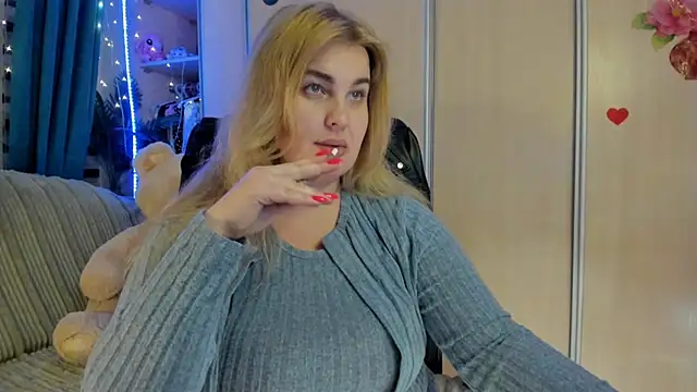 CoraSwon online show from 03-03-26, 05:53