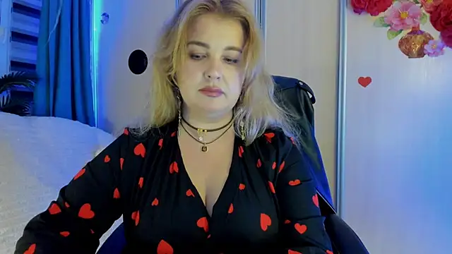 CoraSwon online show from 11-15-25, 04:11