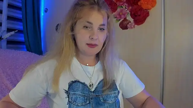 Snapshot of CoraSwon chatting on 09-28-25, 04:47 CoraSwon online show from 09-28-25, 04:47