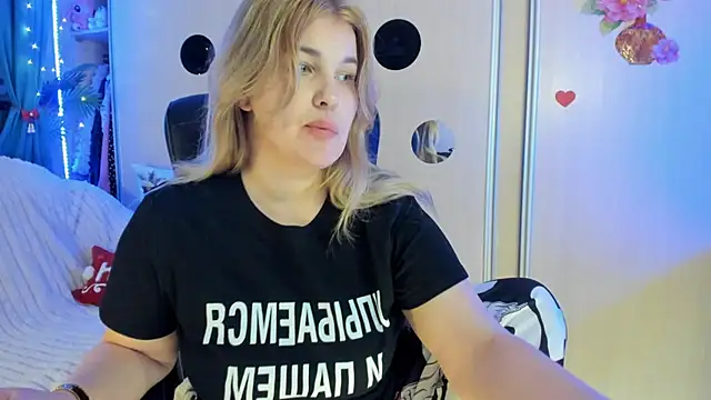 CoraSwon online show from 01-05-26, 05:27