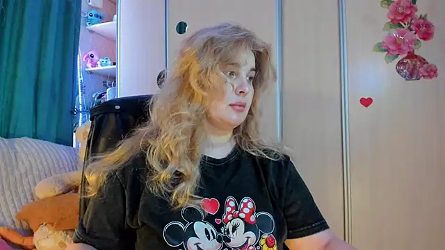 CoraSwon online show from 03-07-26, 02:22