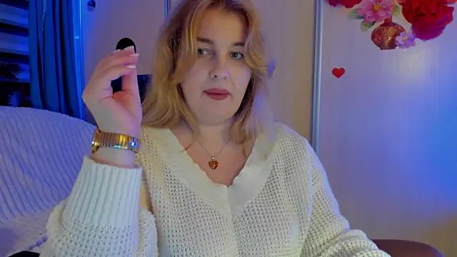 CoraSwon online show from 11-21-25, 06:07