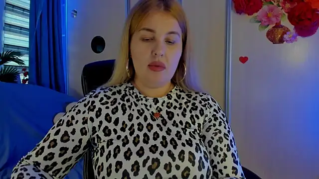 CoraSwon online show from 11-23-25, 12:26