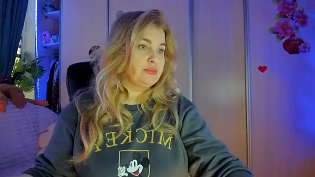 CoraSwon online show from 02-09-26, 07:06