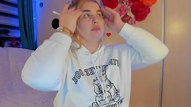 CoraSwon online show from 10-29-25, 11:36