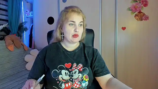 CoraSwon online show from 02-15-26, 03:44