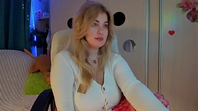 CoraSwon online show from 02-26-26, 04:07