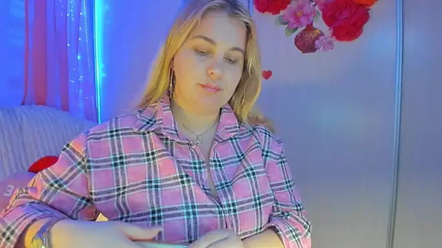 Snapshot of CoraSwon chatting on 03-16-25, 04:45 CoraSwon online show from 03-16-25, 04:45