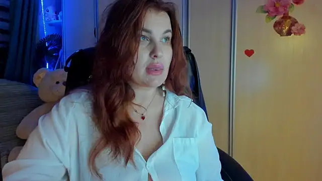 CoraSwon online show from 04-18-26, 08:31
