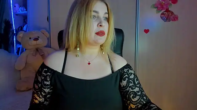 CoraSwon online show from 04-09-26, 05:19