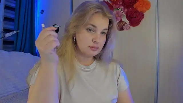 Snapshot of CoraSwon chatting on 10-14-25, 05:46 CoraSwon online show from 10-14-25, 05:46