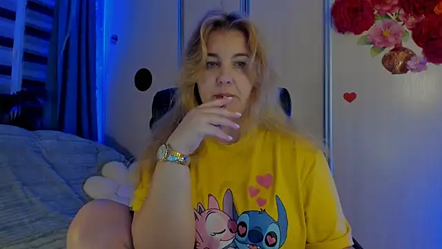 CoraSwon online show from 11-11-25, 01:22