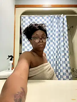 KLoveeee online show from 11-21-25, 01:04