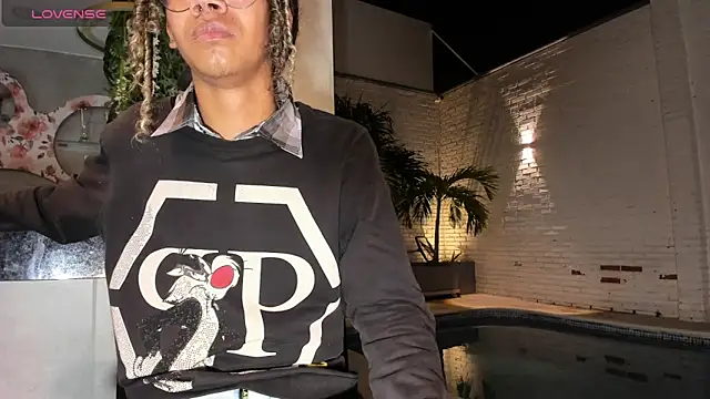 Maxim-Walker online show from 12-19-25, 03:32