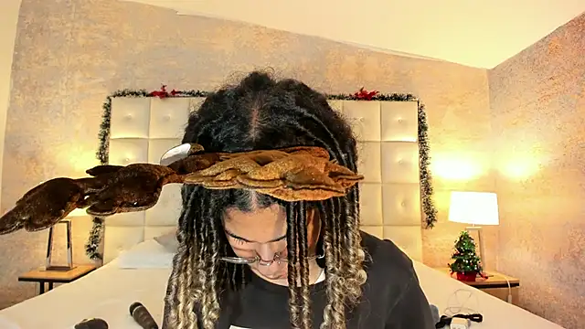 Maxim-Walker online show from 12-18-25, 03:22