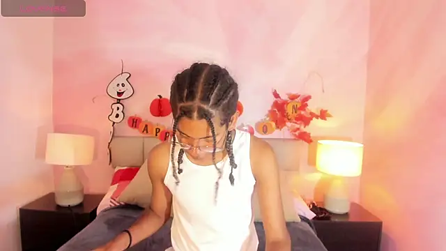 Maxim-Walker online show from 10-25-25, 03:06