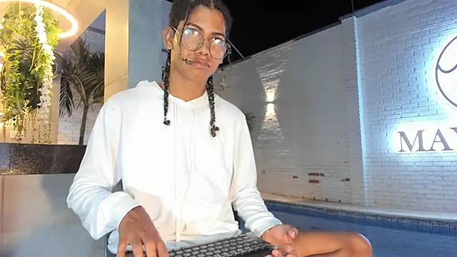 Maxim-Walker online show from 11-15-25, 04:27