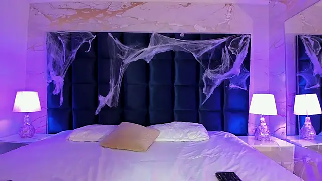 Maxim-Walker online show from 10-30-25, 03:16