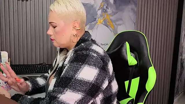 GianellaCox  online show from 04-01-26, 11:33