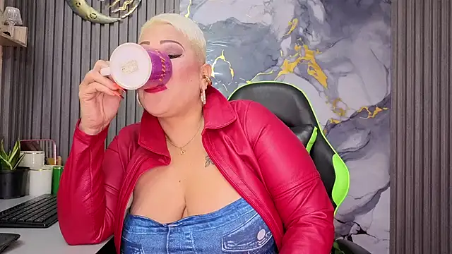 GianellaCox  online show from 03-28-26, 10:16