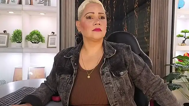 GianellaCox  online show from 10-25-25, 01:12