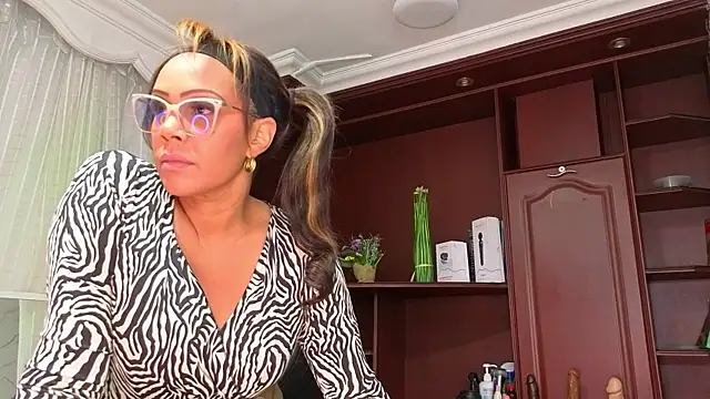 AmberNix online show from 09-12-25, 01:44